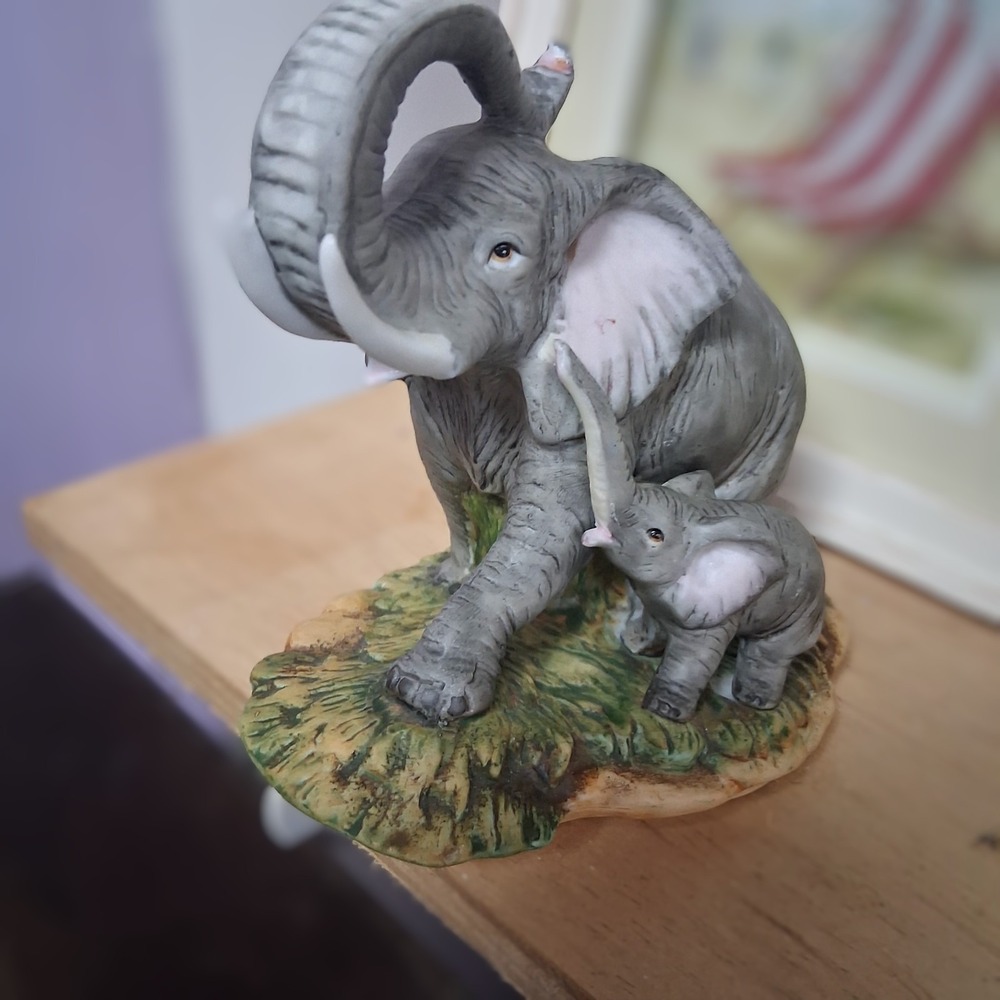 Elephant Mother‎ and Calf Figurine Decorative Sculpture
